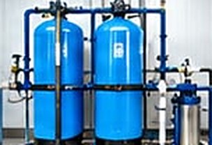 Industrial water softener pressure vessel and valve system